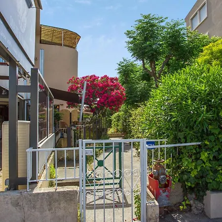 Apartment Pompidou - Welkeys La Seyne-sur-Mer